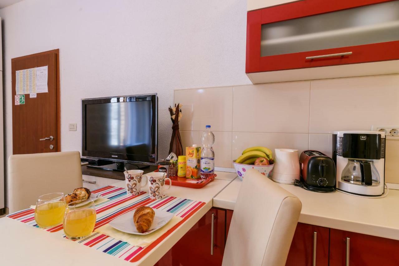Apartments Dora -Free Parking Trogir Exterior photo